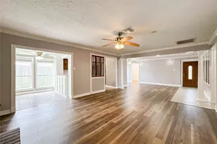 39 Oak Harbor Dr, Houston, TX 77062 - Photo 5