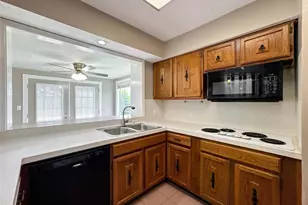 39 Oak Harbor Dr, Houston, TX 77062 - Photo 11