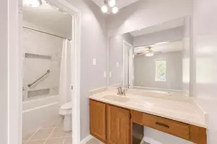 39 Oak Harbor Dr, Houston, TX 77062 - Photo 23