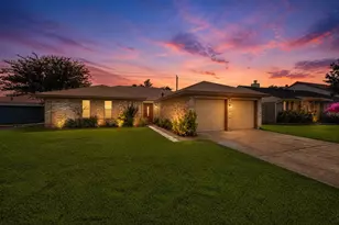 39 Oak Harbor Dr, Houston, TX 77062 - Photo 1
