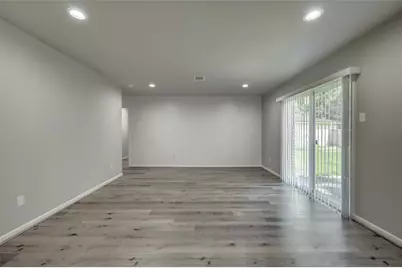 5451 Loch Lomond Drive, Houston, TX 77096 - Photo 15