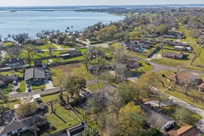 122 N Holly Drive, Baytown, TX 77520 - Photo 17