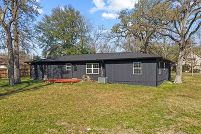 122 N Holly Drive, Baytown, TX 77520 - Photo 13