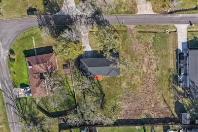 122 N Holly Drive, Baytown, TX 77520 - Photo 7