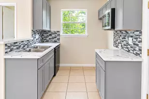 6841 Larkstone St, Houston, TX 77028 - Photo 9