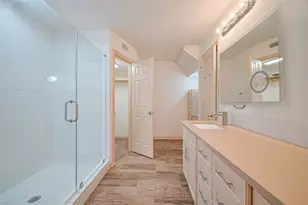 982 W Donovan St, Houston, TX 77091 - Photo 21