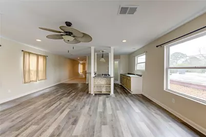 313 Grand Avenue, Bacliff, TX 77518 - Photo 13