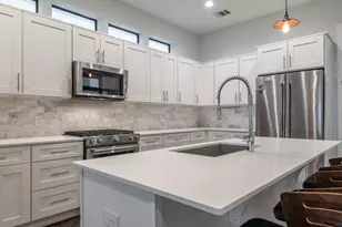 210 E 32nd St, Houston, TX 77018 - Photo 13