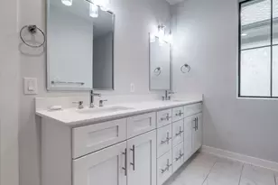 210 E 32nd St, Houston, TX 77018 - Photo 27