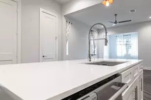 210 E 32nd St, Houston, TX 77018 - Photo 11