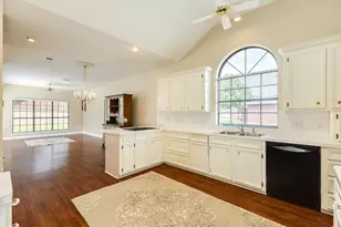 704 Walnut St, Lake Jackson, TX 77566 - Photo 11