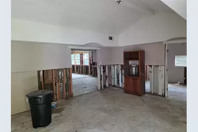 326 Texas Avenue, Bacliff, TX 77518 - Photo 9