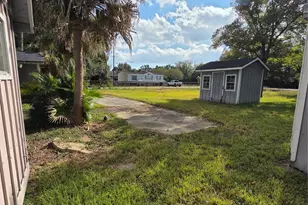 326 Texas Ave, Bacliff, TX 77518 - Photo 11