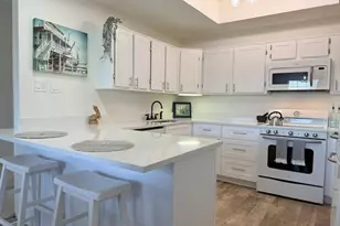 921 Marine Dr, Galveston, TX 77550 - Photo 5