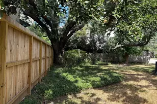 5100 Evergreen St, Bellaire, TX 77401 - Photo 1