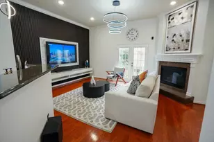 5625 Dolores Pl Ln, Houston, TX 77057 - Photo 1