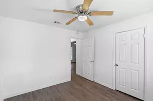 1430 E 32nd 1/2 St, Houston, TX 77022 - Photo 9