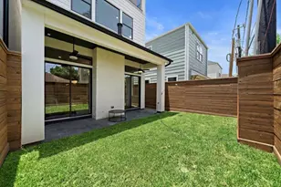 404 W Pierce St, Houston, TX 77019 - Photo 9
