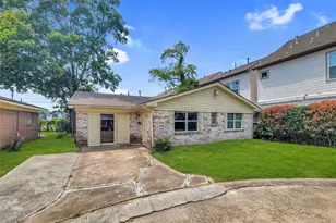 146 W Whitney St, Houston, TX 77018 - Photo 1