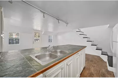 1959 Lexington Street #B, Houston, TX 77098 - Photo 7