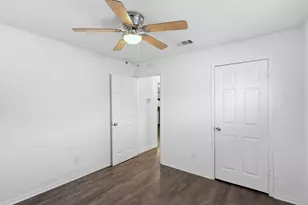 1430 E 32nd 1/2 St, Houston, TX 77022 - Photo 13