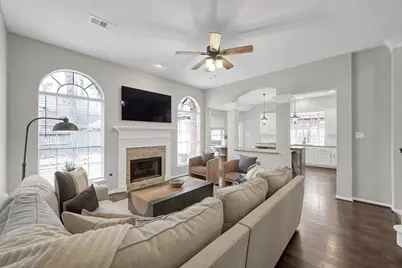 31 E Amberglow Circle, The Woodlands, TX 77381 - Photo 17