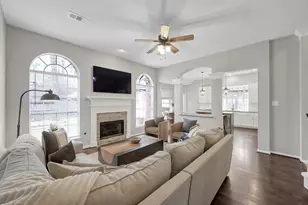 31 E Amberglow Cir, The Woodlands, TX 77381 - Photo 15