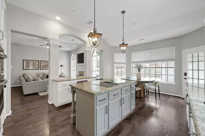 31 E Amberglow Circle, The Woodlands, TX 77381 - Photo 19