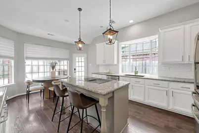 31 E Amberglow Circle, The Woodlands, TX 77381 - Photo 17