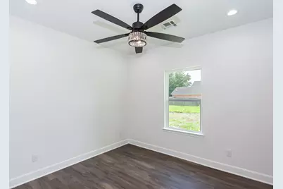 423 Manor Avenue, Arcola, TX 77583 - Photo 13