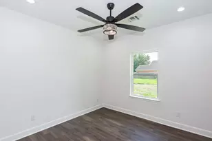 423 Manor Ave, Arcola, TX 77583 - Photo 13