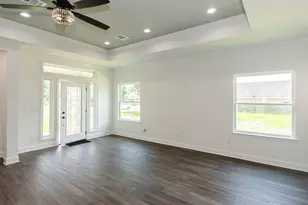 423 Manor Ave, Arcola, TX 77583 - Photo 9