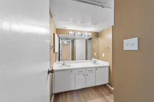 10053 Westpark Dr, Houston, TX 77042 - Photo 11