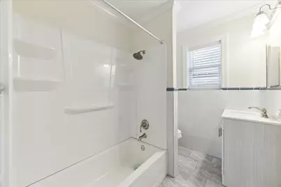 911 W 14th Street, Houston, TX 77008 - Photo 13
