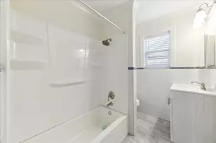 911 W 14th St, Houston, TX 77008 - Photo 13