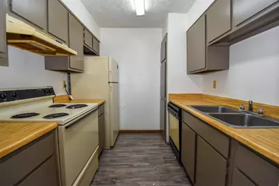 5252 Twin City Highway #452, Groves, TX 77619 - Photo 5