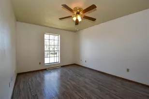 5252 Twin City Hwy, Groves, TX 77619 - Photo 7