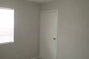 8 Lanes End St, Baytown, TX 77520 - Photo 7