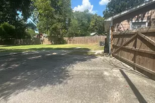 8 Lanes End St, Baytown, TX 77520 - Photo 15