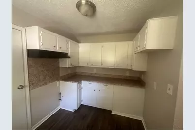 8 Lanes End Street, Baytown, TX 77520 - Photo 3