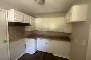 8 Lanes End St, Baytown, TX 77520 - Photo 3