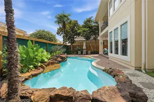 320 Harborside Cir, Kemah, TX 77565 - Photo 1