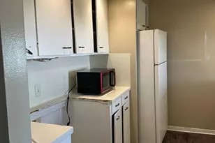 800 Travis St, Columbus, TX 78934 - Photo 3