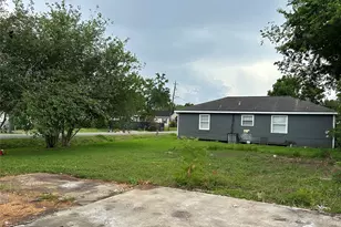 5345 Higgins St, Houston, TX 77033 - Photo 13