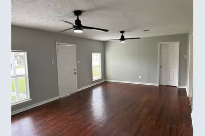5345 Higgins Street, Houston, TX 77033 - Photo 1