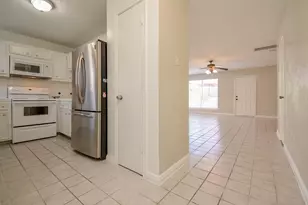 516 Birdsong Dr, League City, TX 77573 - Photo 9