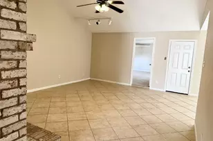 13615 Fernhill Dr, Sugar Land, TX 77498 - Photo 3