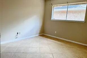 13615 Fernhill Dr, Sugar Land, TX 77498 - Photo 11