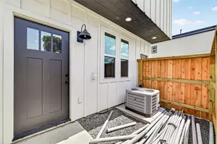 7826 Beckley St, Houston, TX 77088 - Photo 9
