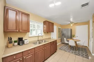 5202 Pensdale St, Houston, TX 77033 - Photo 11